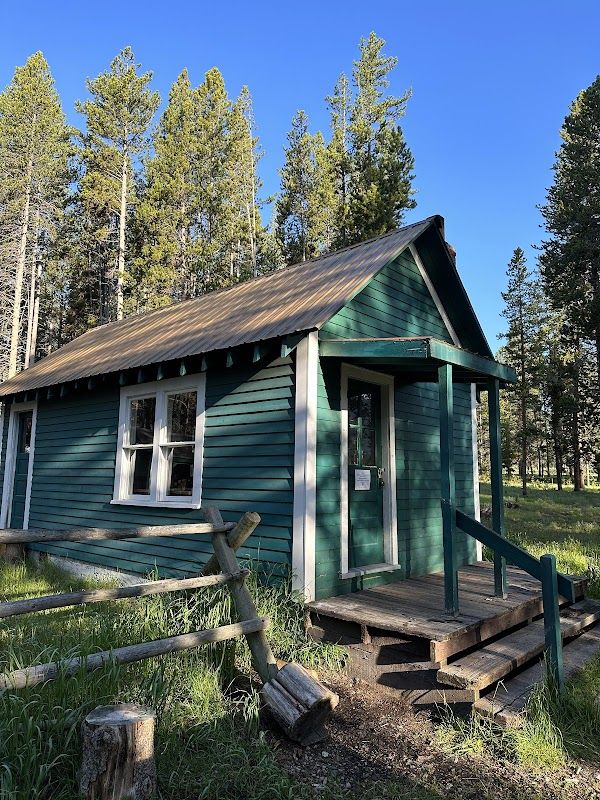 BLOODY DICK CABIN