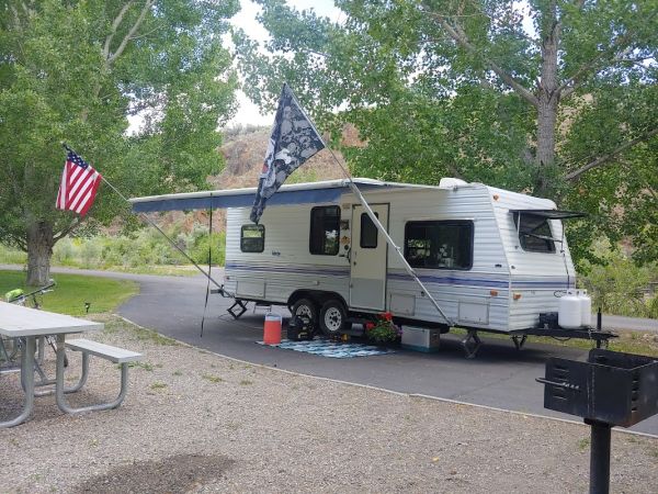 Cottonwood Creek Eddy Campsite